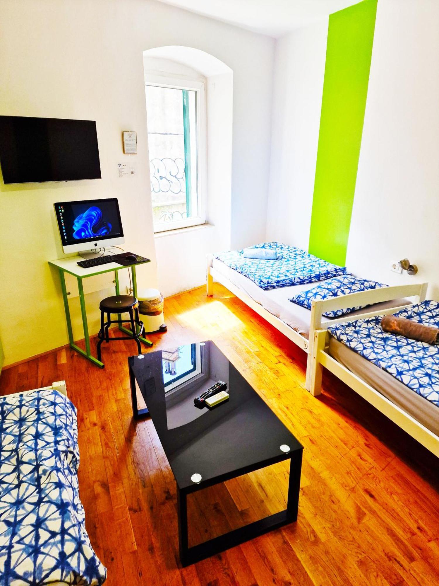 Croparadise Hostel Split Exterior photo