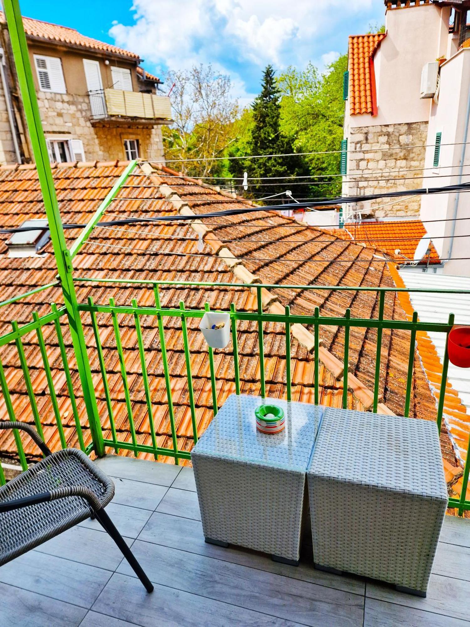 Croparadise Hostel Split Exterior photo