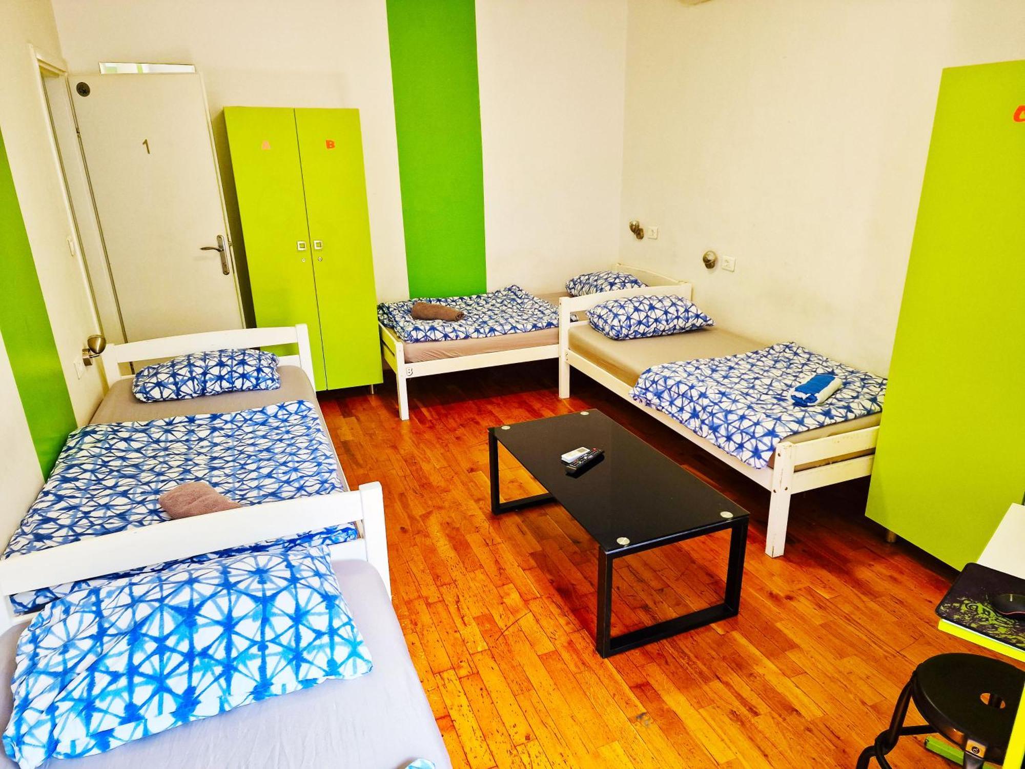 Croparadise Hostel Split Exterior photo