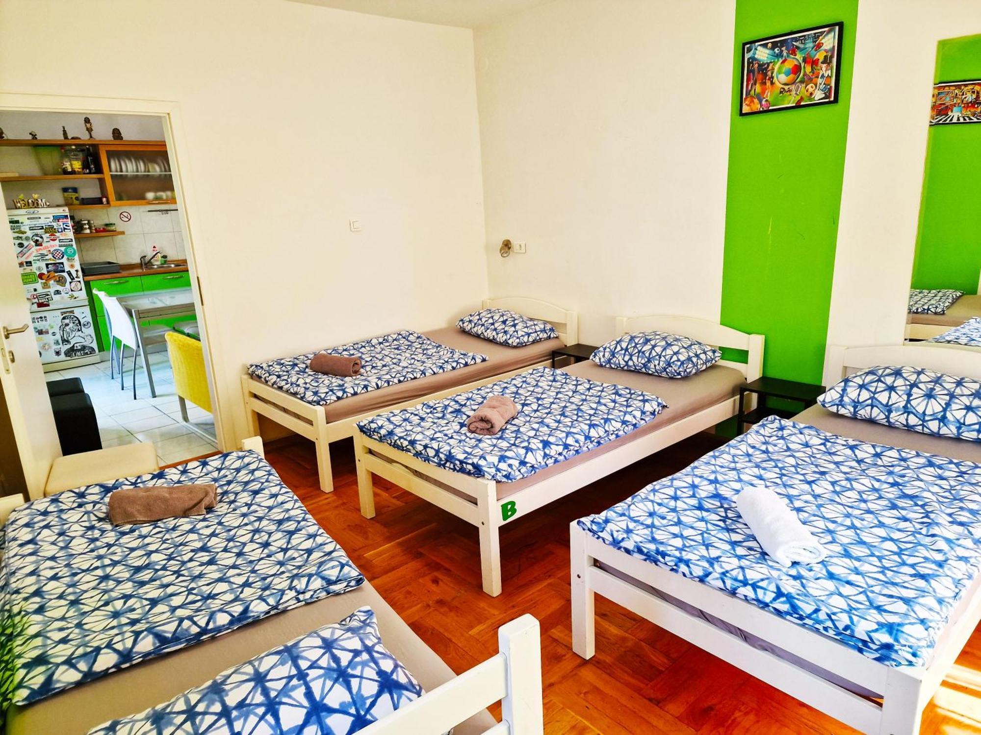 Croparadise Hostel Split Exterior photo