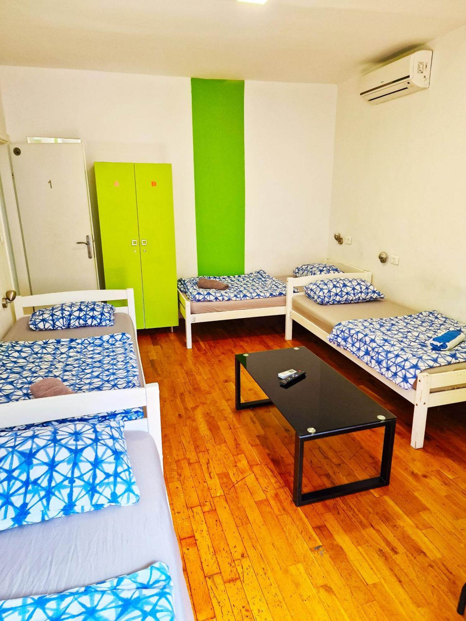 Croparadise Hostel Split Exterior photo