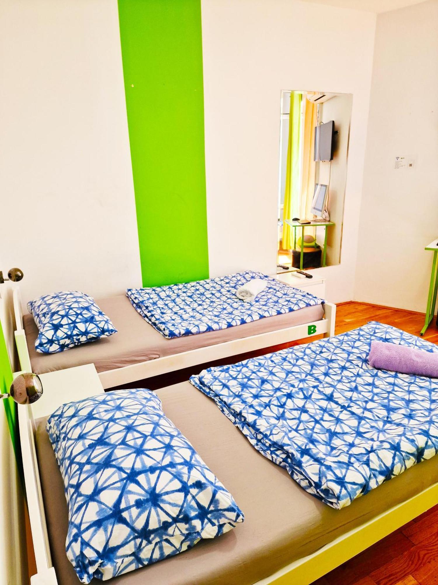 Croparadise Hostel Split Exterior photo