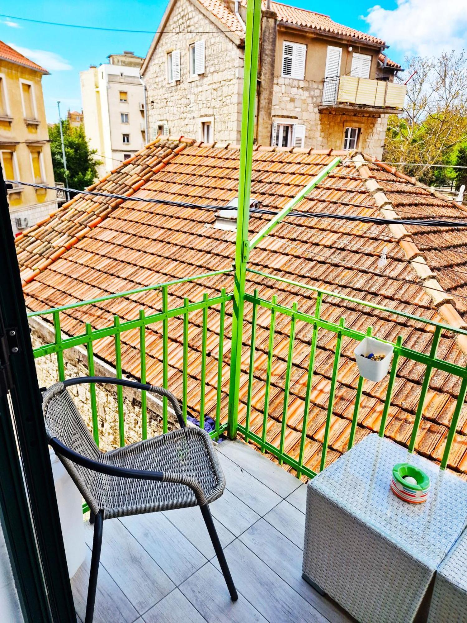 Croparadise Hostel Split Exterior photo