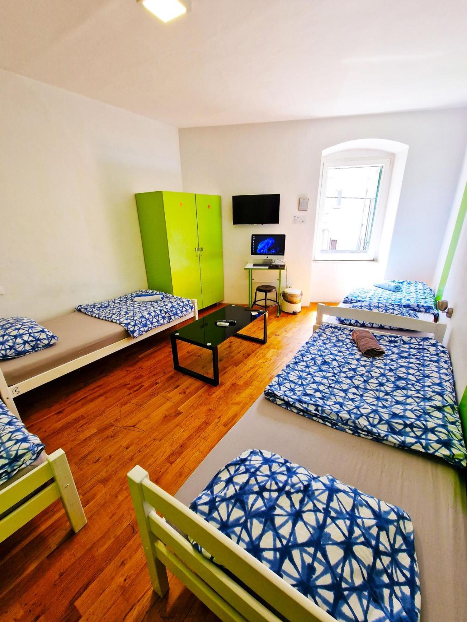 Croparadise Hostel Split Exterior photo