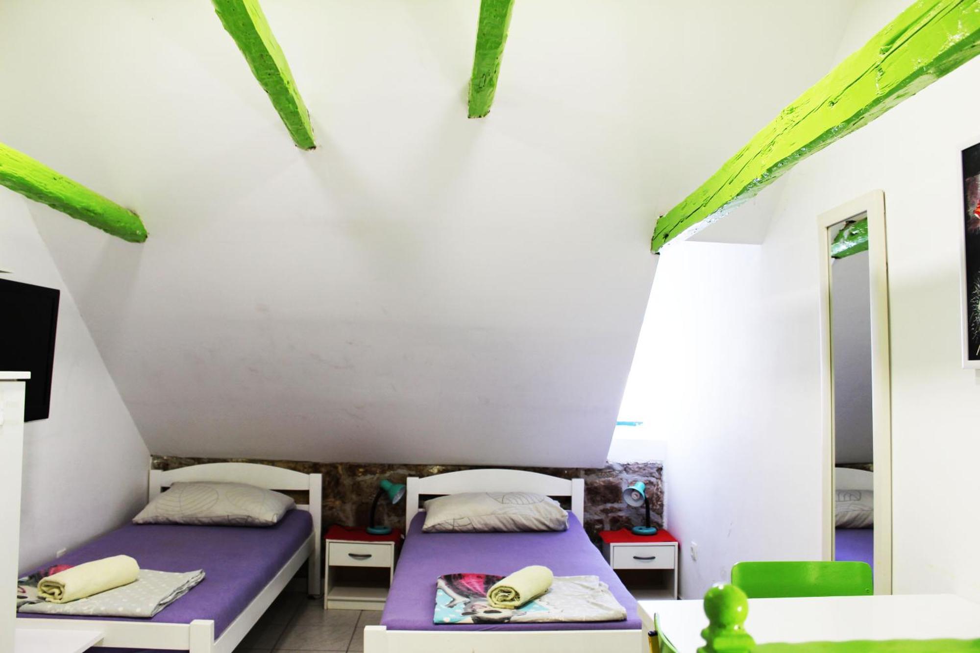 Croparadise Hostel Split Exterior photo