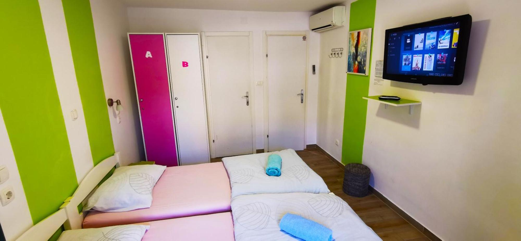 Croparadise Hostel Split Exterior photo