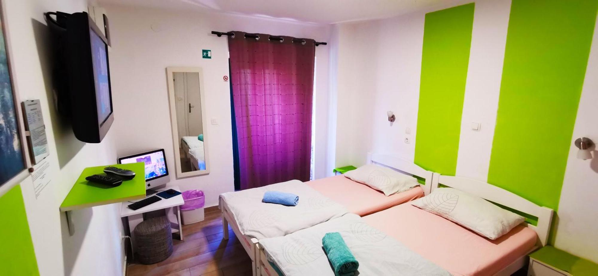 Croparadise Hostel Split Exterior photo