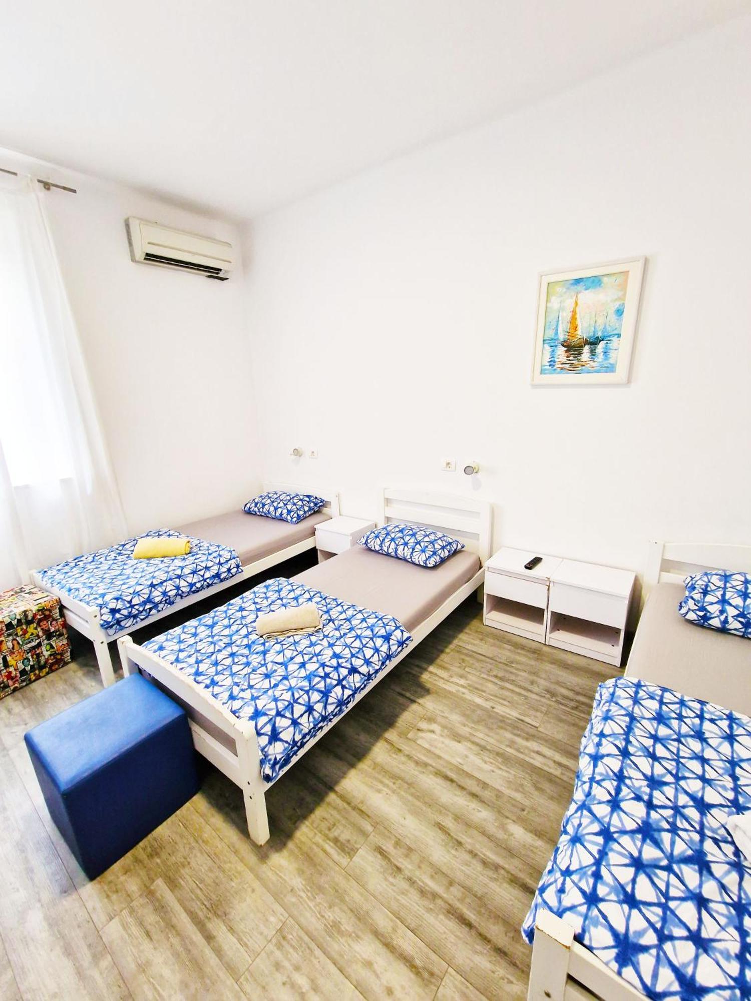 Croparadise Hostel Split Exterior photo